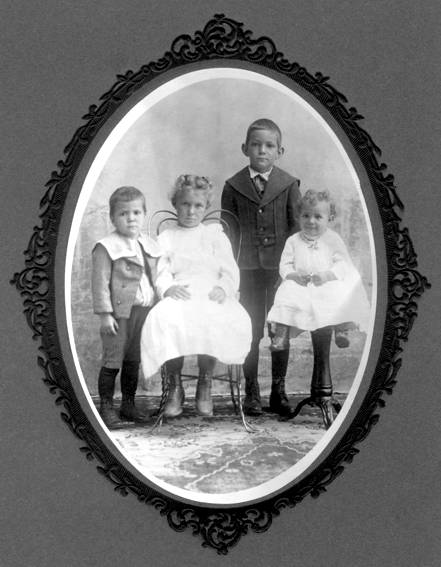 kaufman-frank-jennie-alford-nellie--about1910.jpg