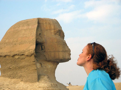 Stacy kissing the Sphinx (optical illusion)
