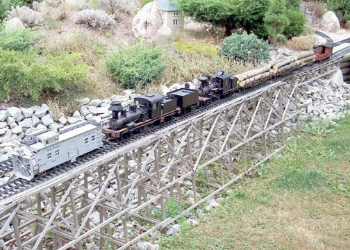 loggerontressel.jpg