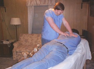 Picture of reiki on the
          back, while the person is lying on his stomach