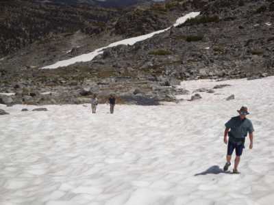 Starting up almost continuous snowbanks
