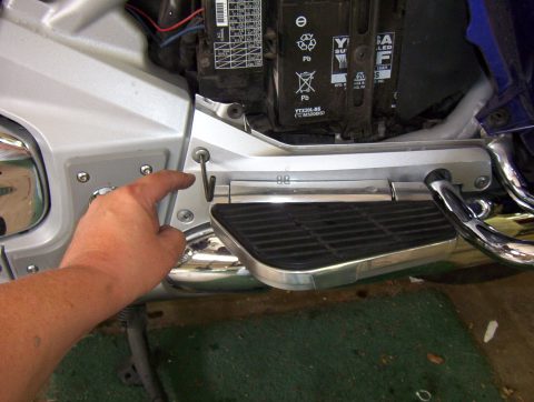 Passenger_Floorboard_Holder.jpg
