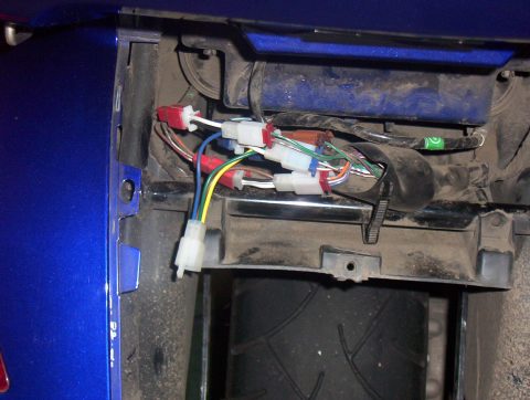 Tailight_Harness_with_adapter_connected.jpg