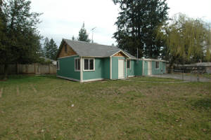 527-frontshotfromlawn.jpg