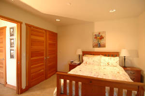 8907bedroom.jpg