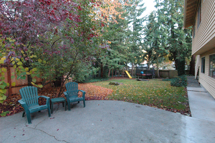 17912backpatioyard.jpg