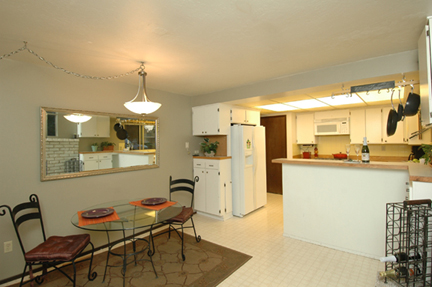 17912dining.jpg