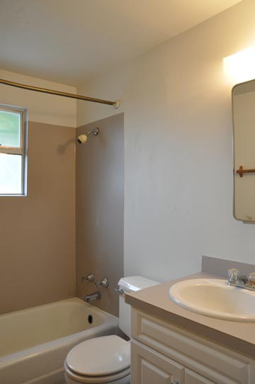 531-1bath.jpg