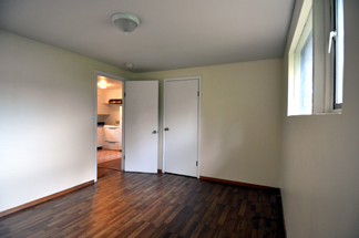 531-1bedroom1lookingout.jpg