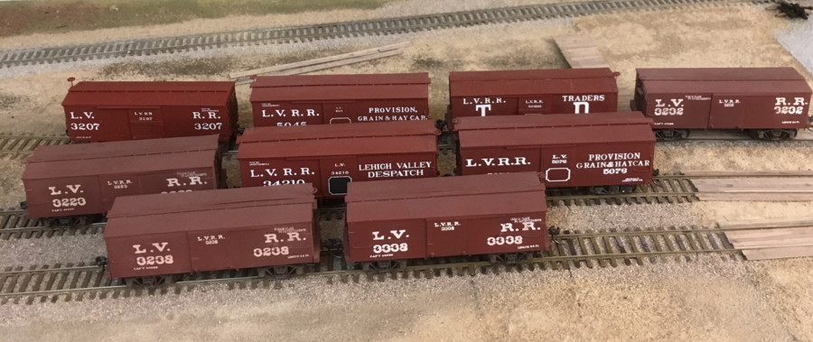 LV 28 ft boxcars
