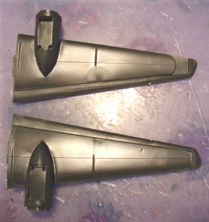 Photo of the bottom wing panels, showing the incompletely-molded end on one section.