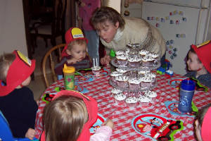 reeves_2yr_bday_prty.jpg